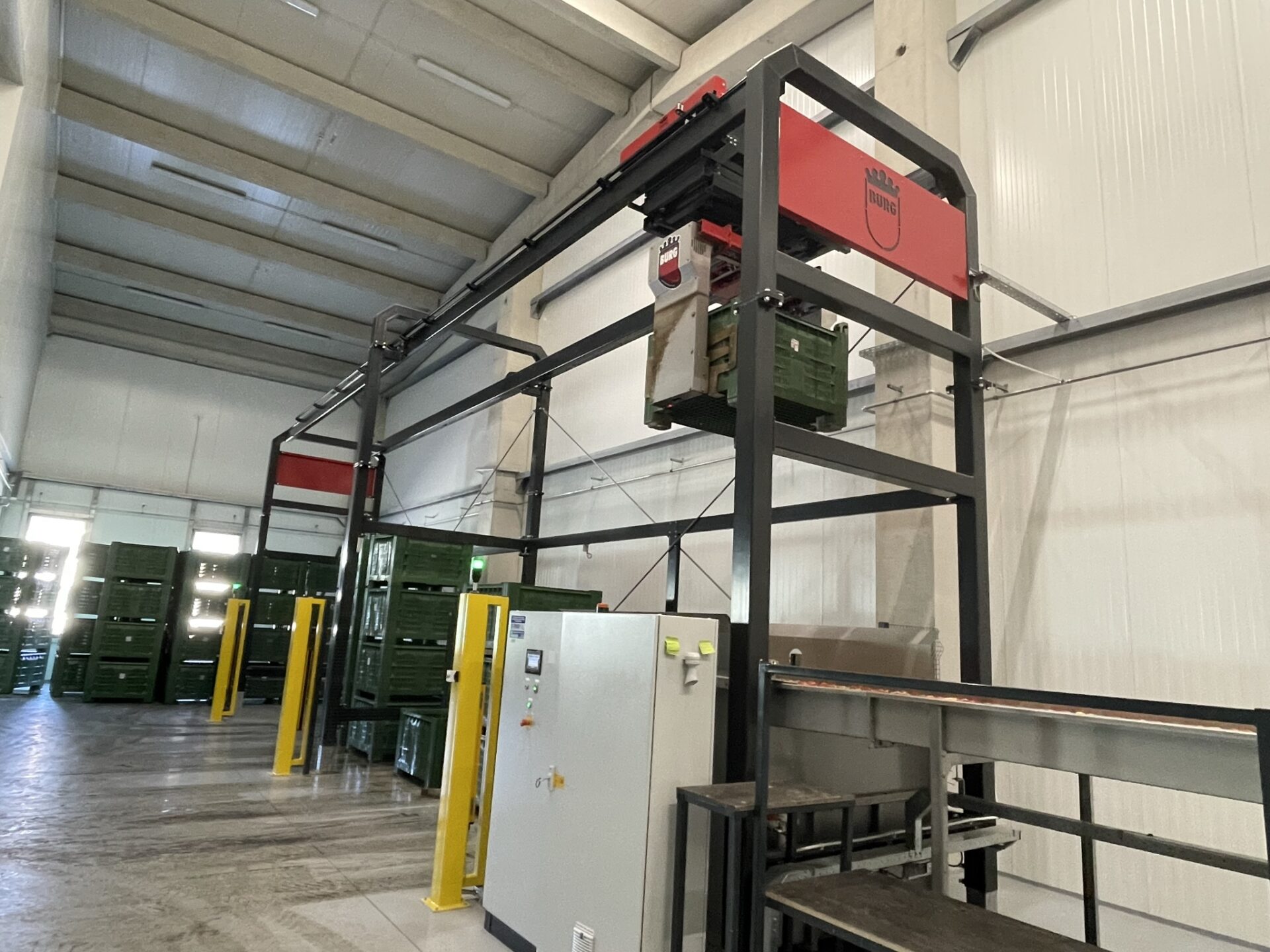 AANVOER NAAR SORTEERMACHINE Burg Machinery